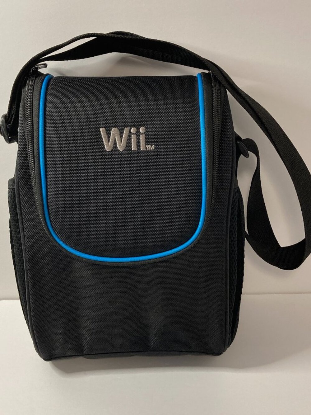 Official Nintendo Wii Deluxe Game Traveler Carrying Case Storage Bag w/Strap
